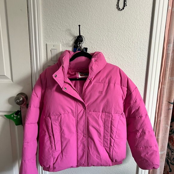 Levi’s puffer - Picture 3 of 3